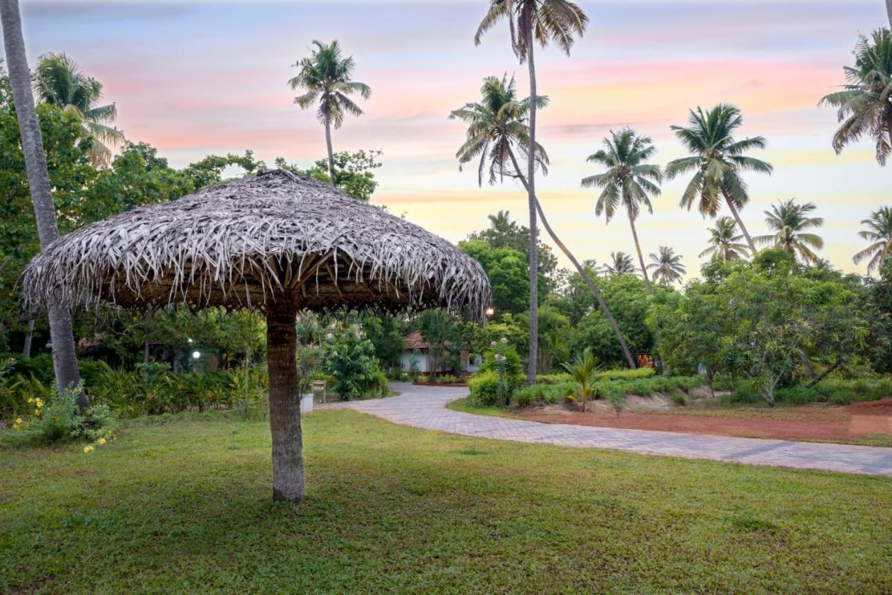 Abad Turtle Beach Mararikulam Exterior photo